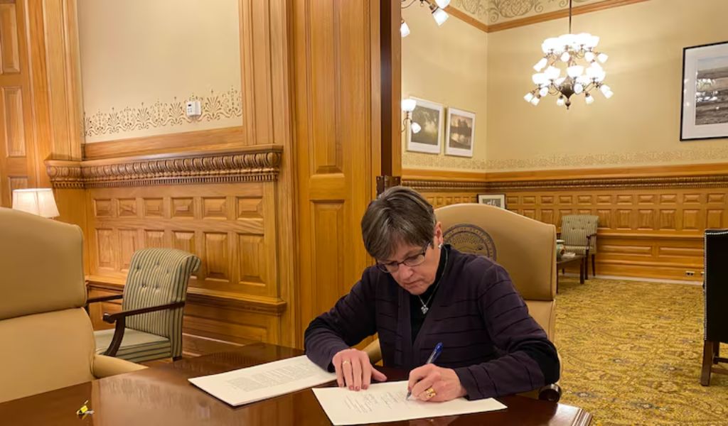 Kansas Governor Signs A Bill That Will Make Things Easier For Military Wives