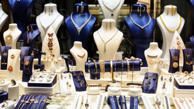 Four People Were Arrested for Stealing $1.5 Million From Jewelry Shops in Southern California