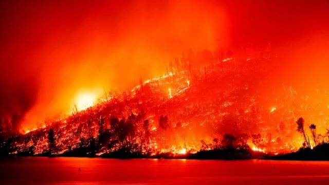 Thompson Fire Rages Uncontained in Northern California, Forcing Thousands to Evacuate