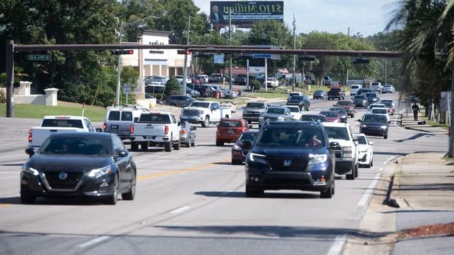 Arkansas Red-Light Cameras Raise Safety, Privacy, and Revenue Concerns