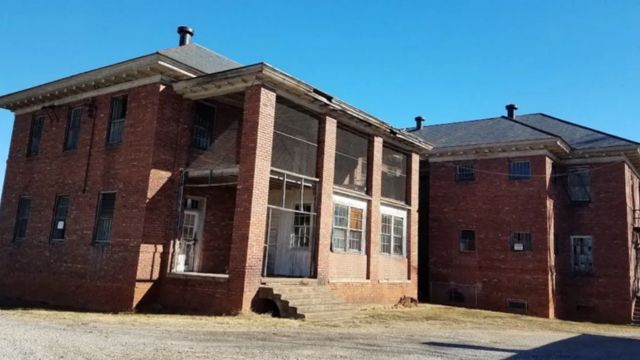 North Carolina’s Abandoned Asylum Stands as a Haunting Reminder of the Past