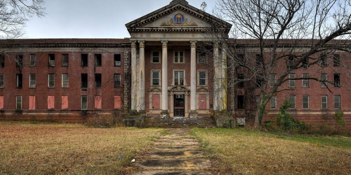 This Georgia Town is Home to One of the Most Notorious Abandoned Mental Hospitals in America