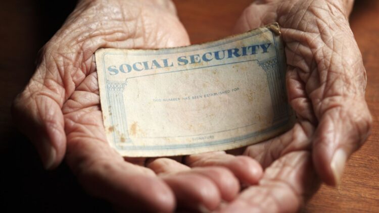 Neither 65 nor 67 – this will be the new age for collecting 100% Social Security in 2026 and this is how it affects you directly