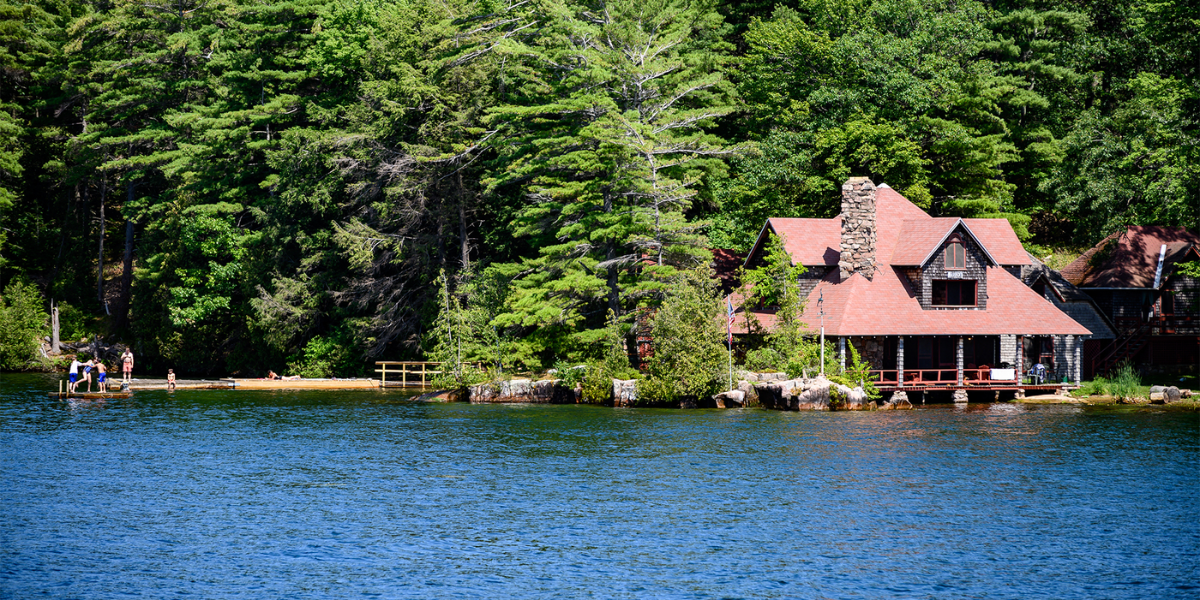 10 Adorable Minnesota Lakeside Communities Perfect for a Summer Getaway