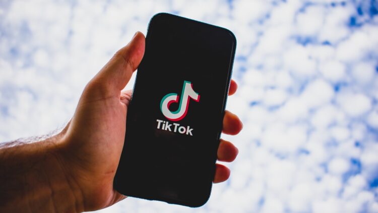 Confirmed – watching TikToks or Instagram at the airport can cost you up to $200 if you don’t change these settings