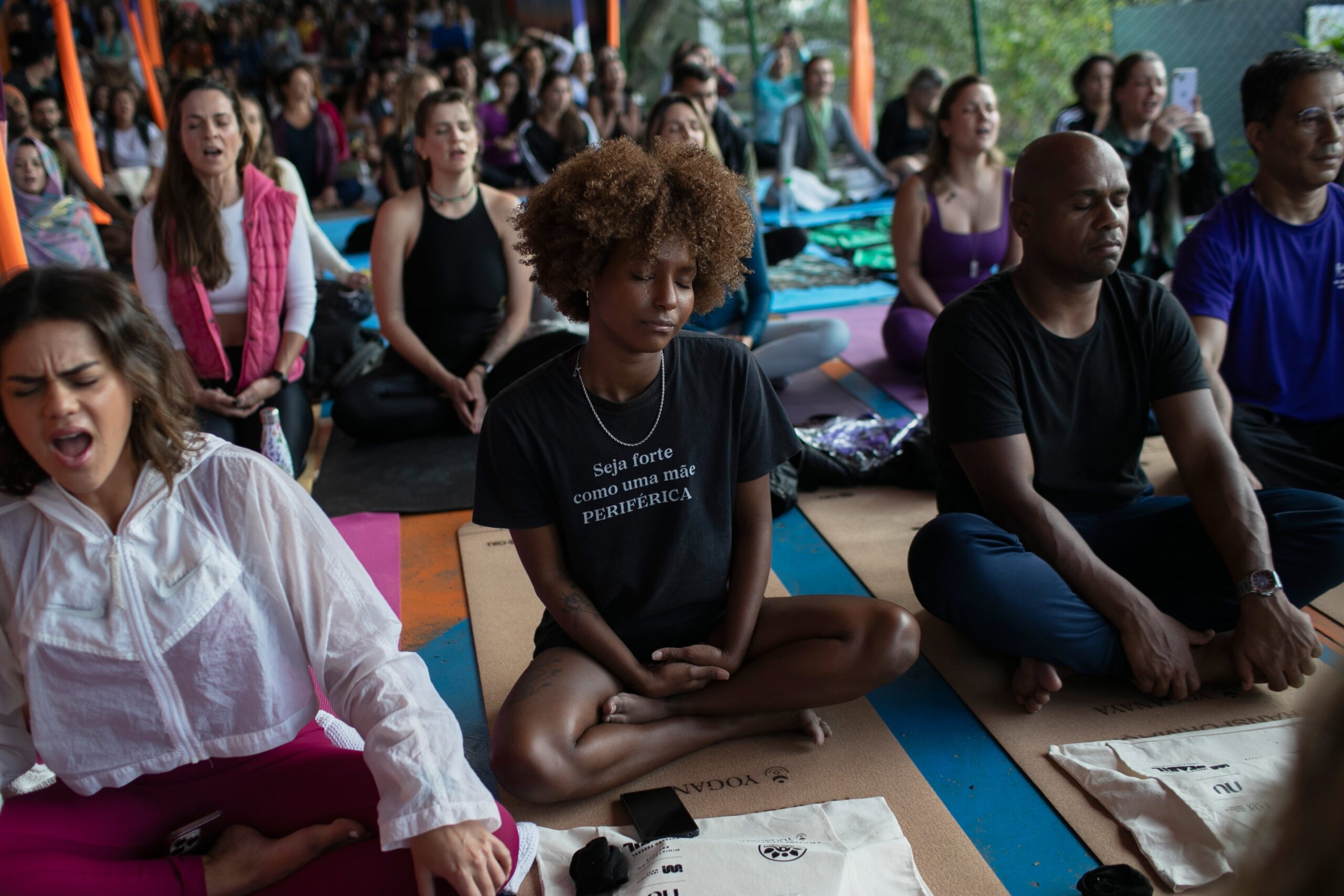 Hindu music singer inaugurates project to spread yoga in Brazil’s favelas