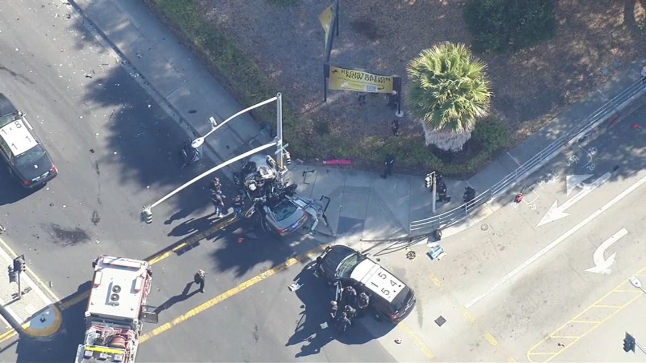 Oakland Group Suspected of Attempted Robbery Crashes During Escape in Hayward