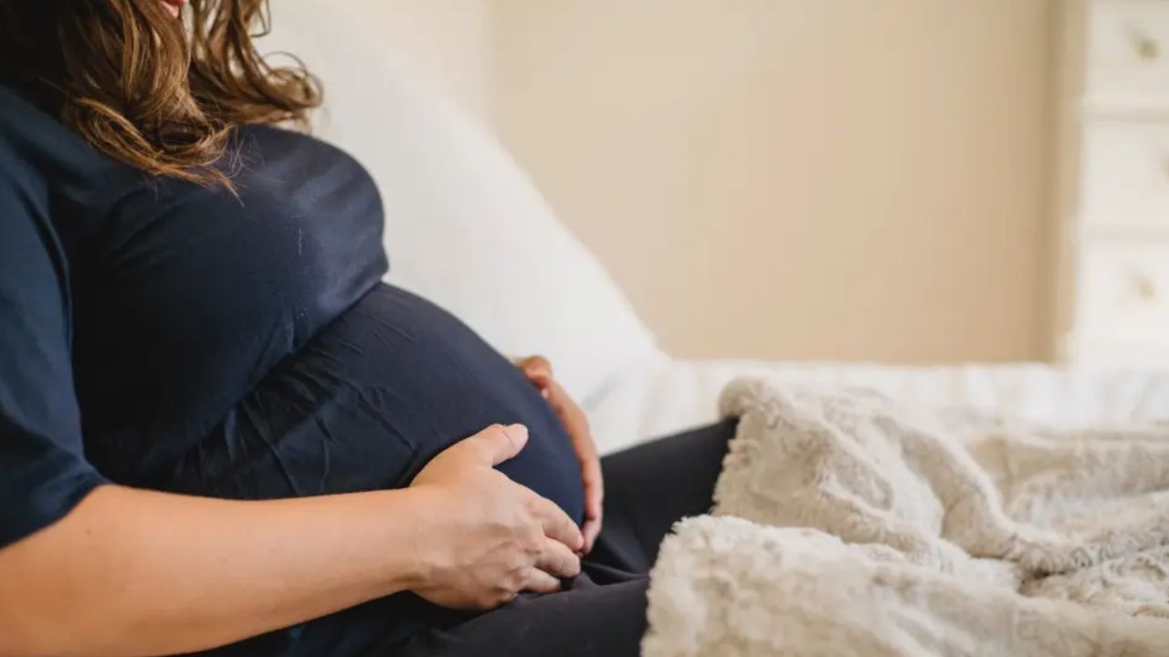Husband Upset Over Pregnant Wife Banning His Mom From Delivery Room