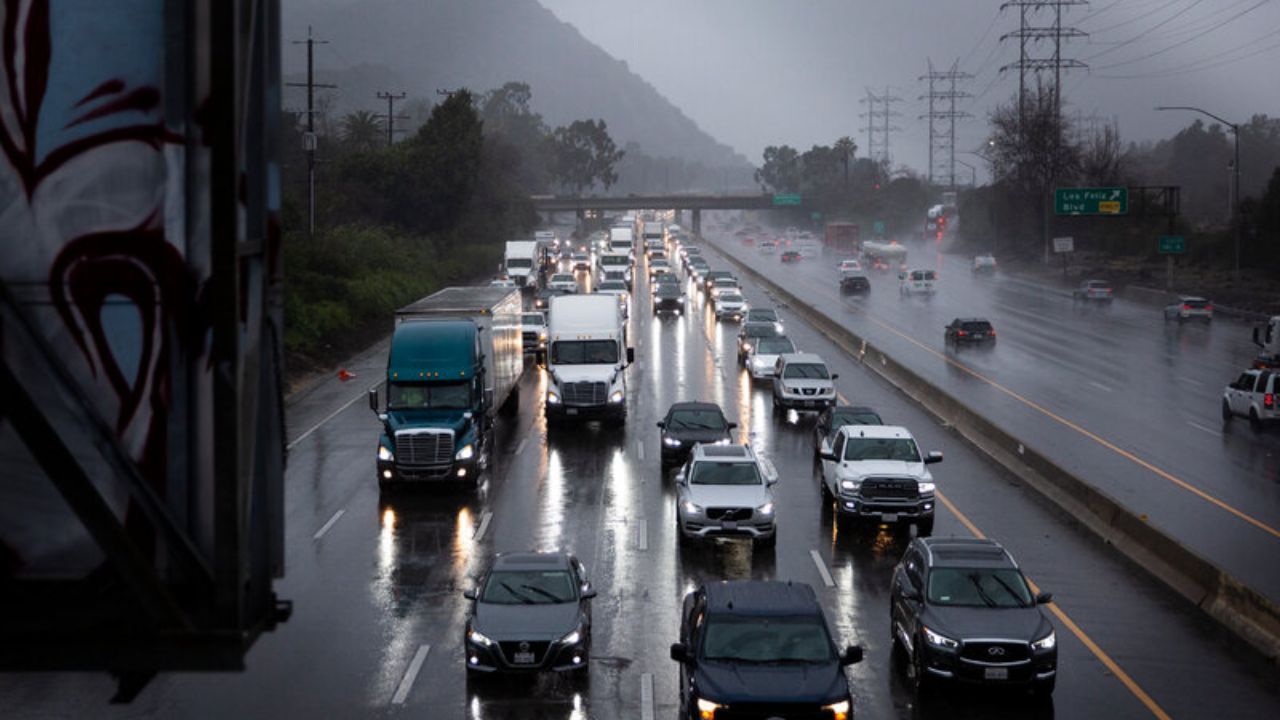 Christmas Travel Forecast Weather Threatens Roads and Flights Across Much of the U.S.