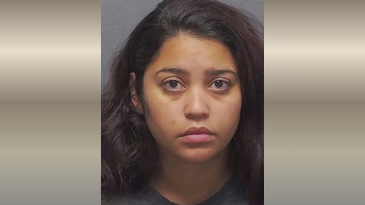 Drunk Texas Mom With Six Unrestrained Children Crashes Into Pole at High Speed; Was Already Due in Court for Prior Wreck