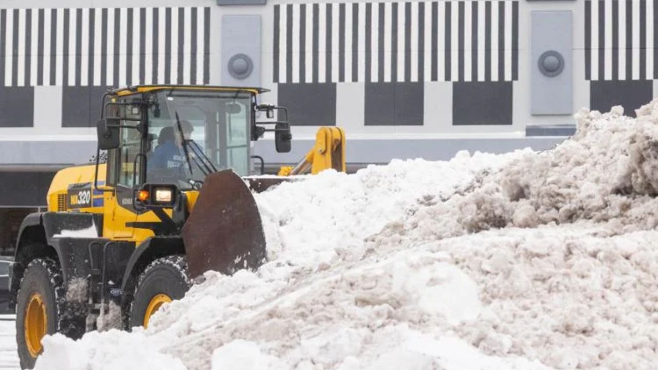 Powerful Bomb Cyclone Slams Midwest, Heads Toward East Coast With Blizzard Conditions