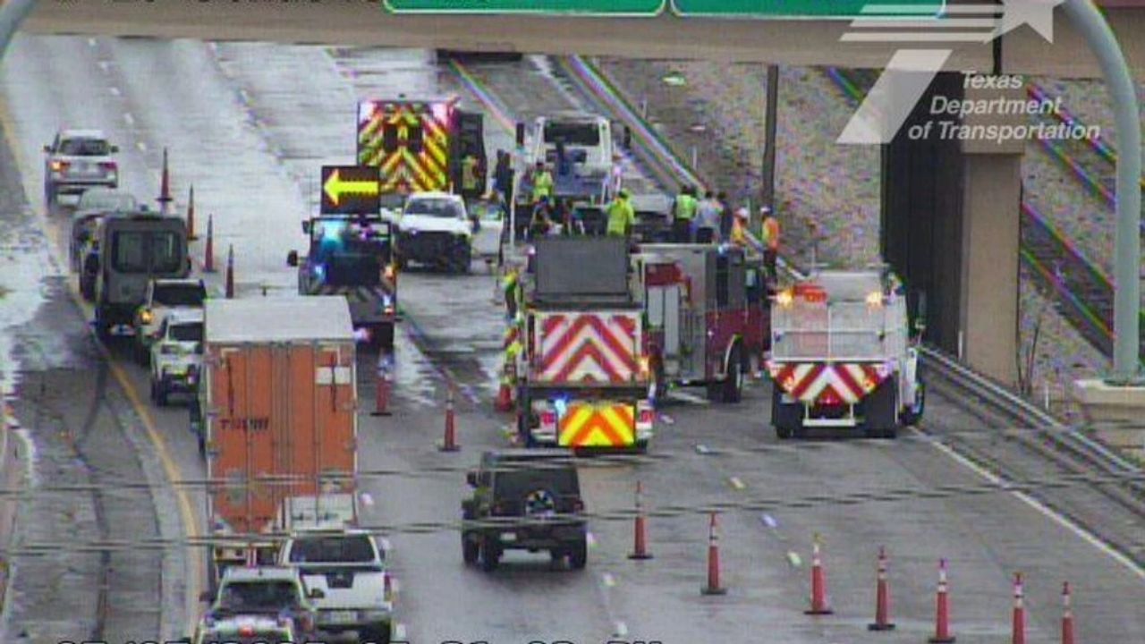Rollover Crash Damages Overhead Sign, Forces I-10 Closure in Central El Paso