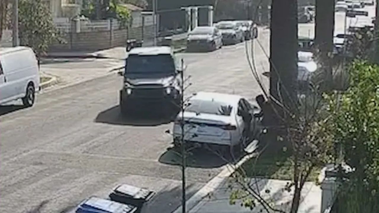 Sherman Oaks Mother Rushes Home to Confront Burglars as Children and Grandmother Were Inside