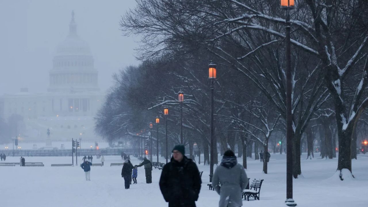 Brutal Arctic Cold Set to Grip U.S., Bringing Life-Threatening Wind Chills and Record Lows