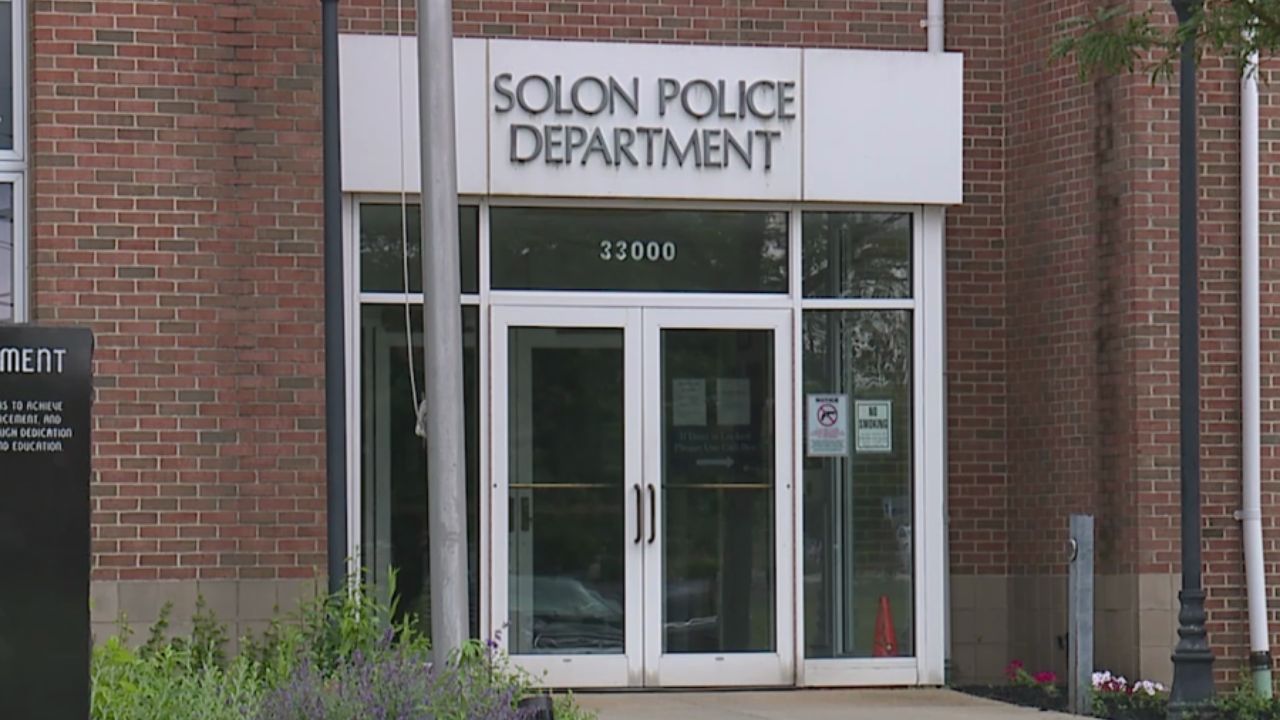 Ohio Mom Arrested for Menacing Brings Kids to Police Station — Dad Drunk With Loaded Guns When He Came to Pick Them Up, Police Say