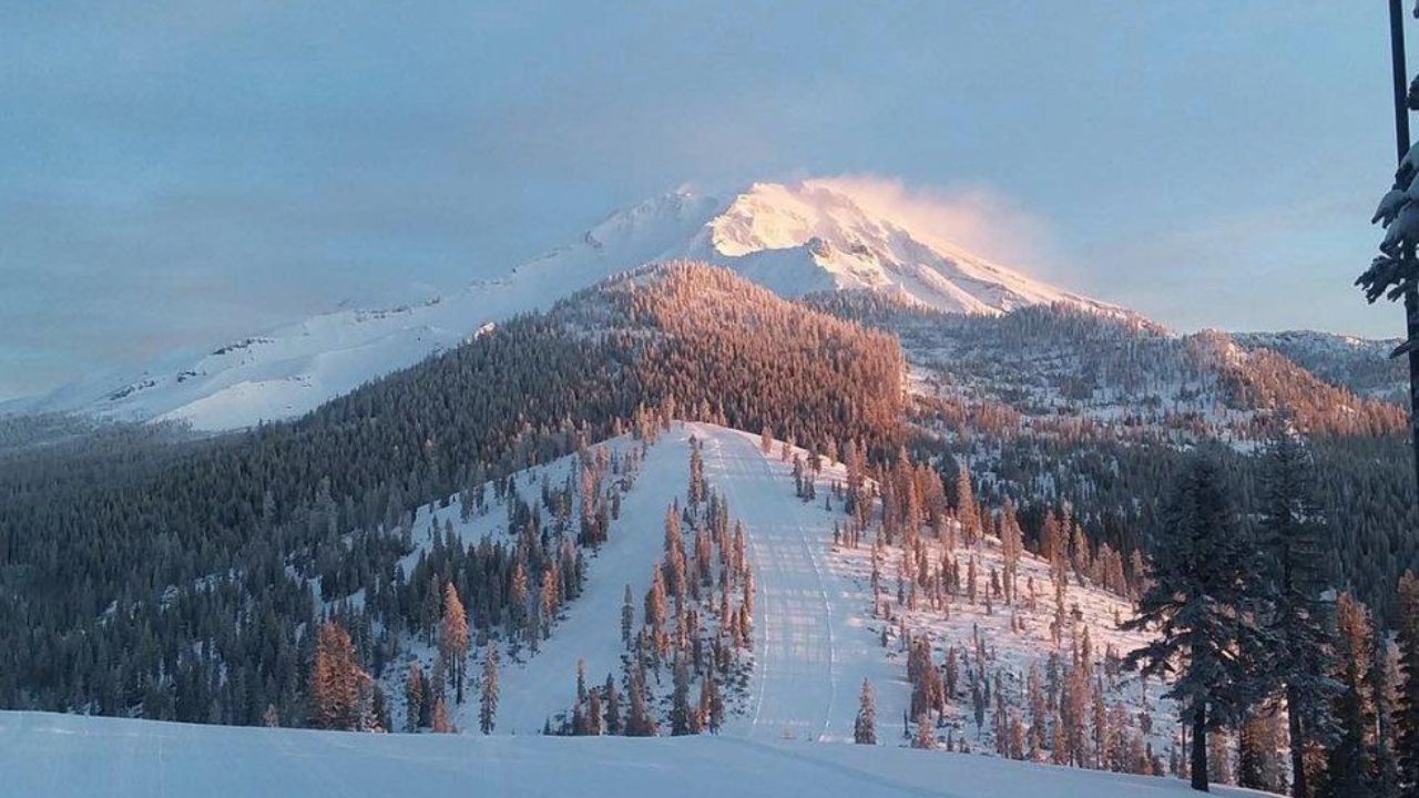 Snowfall Intensifies Across Southern Oregon and Northern California, Peaking Saturday Night Through Sunday Night