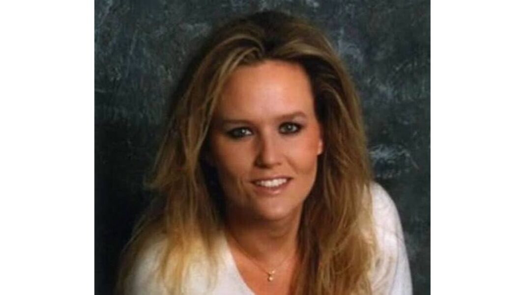 She was last seen just after midnight, leaving work with plans to spend the weekend in Canada with her boyfriend, a married co‑worker.