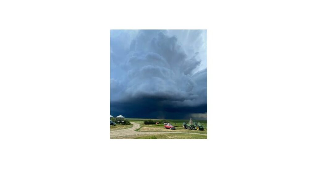 Monsoon Weather Hits Paradise Valley with Thunderstorms, No Tornado Reported The day began with heavy cloud cover and rising humidity, typical of Arizona’s summer monsoon season.